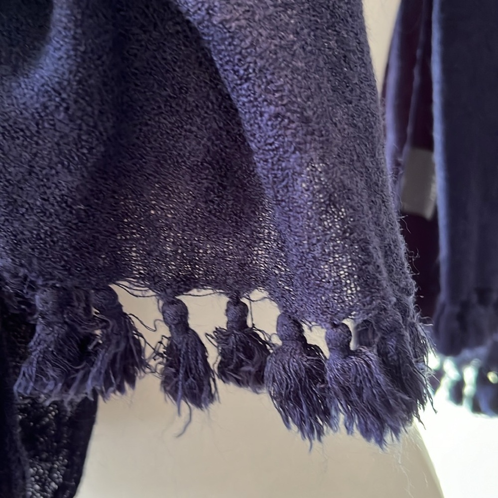 Remi & Reid navy blue tasseled long scarf wrap - Picture 5 of 6